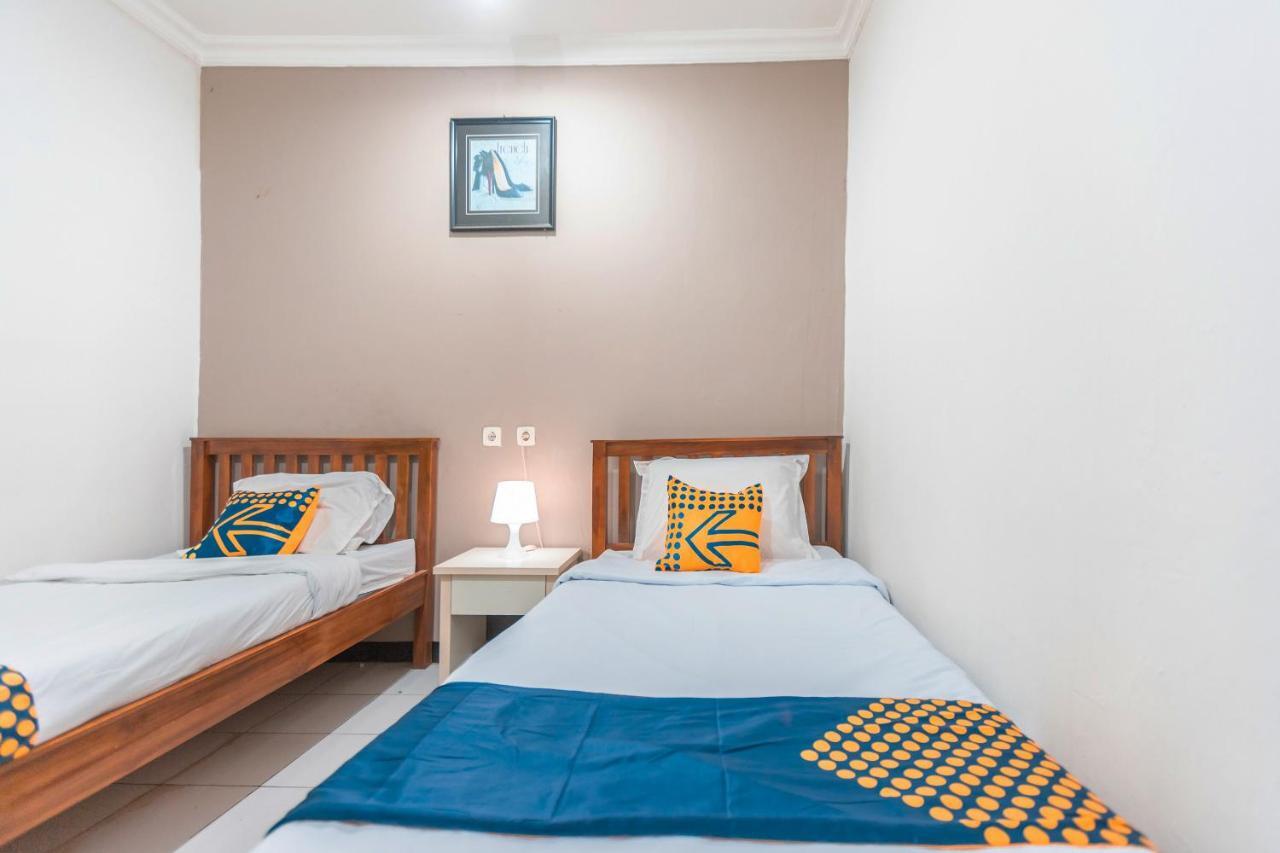 Spot On 2033 Kayumanis Homestay Syariah Jakarta Buitenkant foto