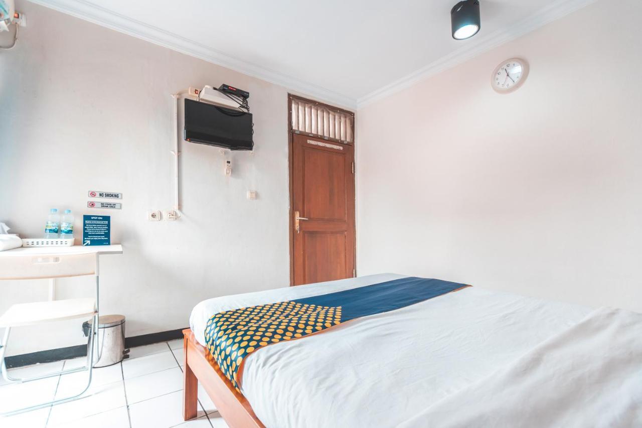 Spot On 2033 Kayumanis Homestay Syariah Jakarta Buitenkant foto