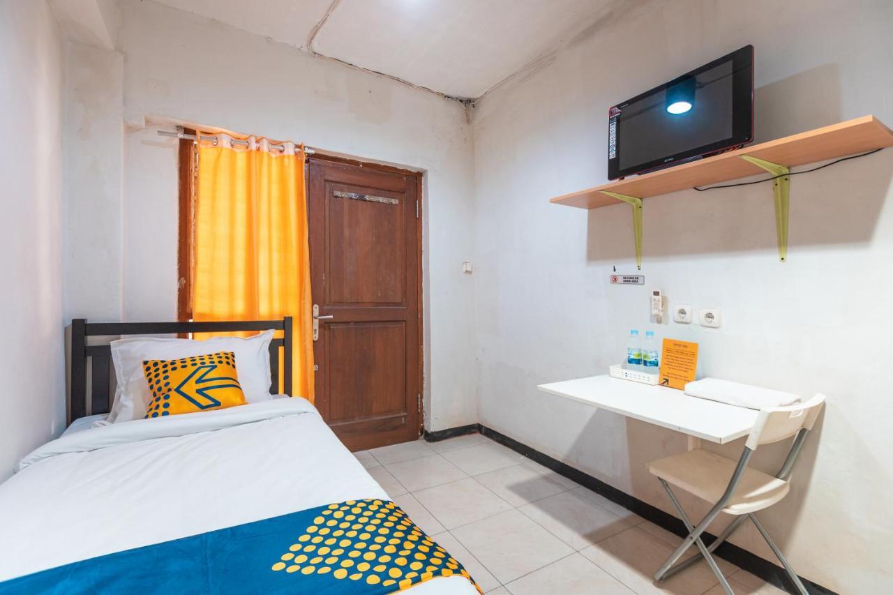 Spot On 2033 Kayumanis Homestay Syariah Jakarta Buitenkant foto